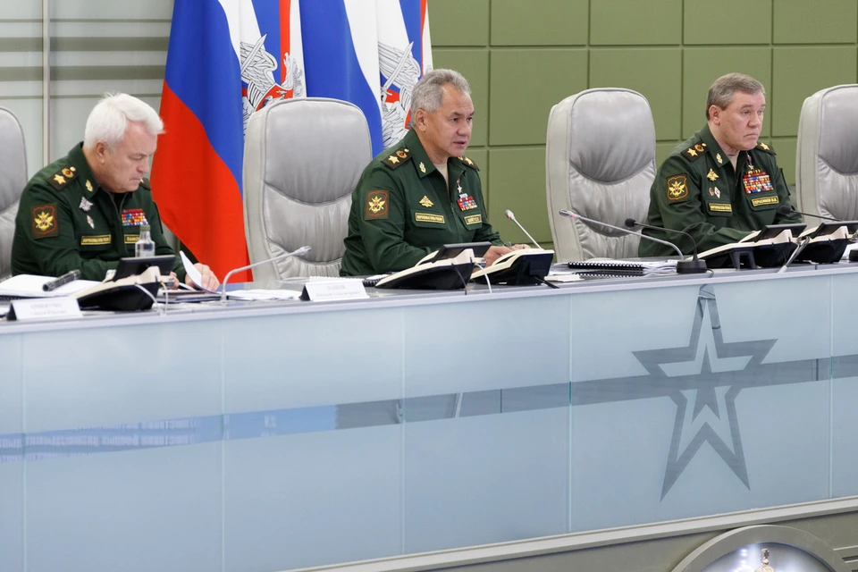 Минобороны начинает ежегодно дополнительно набирать около 15 тысяч контрактников и офицеров для работы с современным вооружением и техникой. Фото: Минобороны РФ