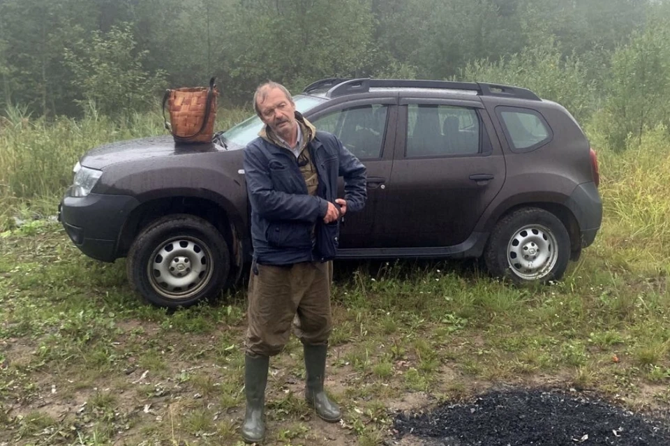 Поисковики нашли в лесу под Киришами пенсионера, плутавшего сутки под проливным дождем. Фото: vk.com/lizaalert_piter