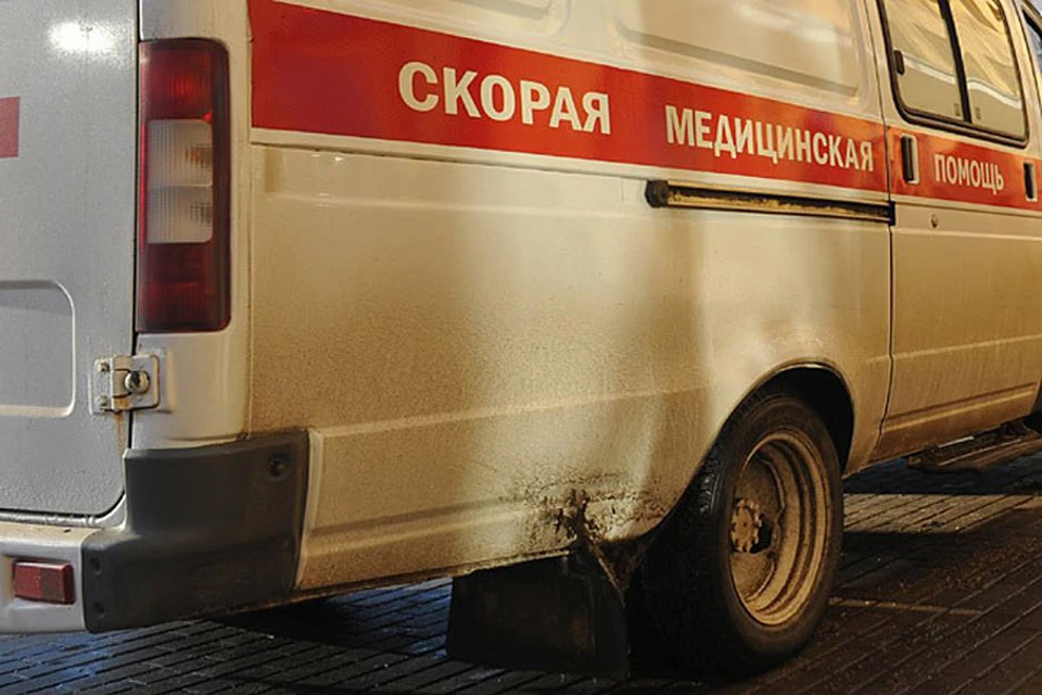 44-летнего мужчину успели отвезти на скорой в больницу, но там он умер.