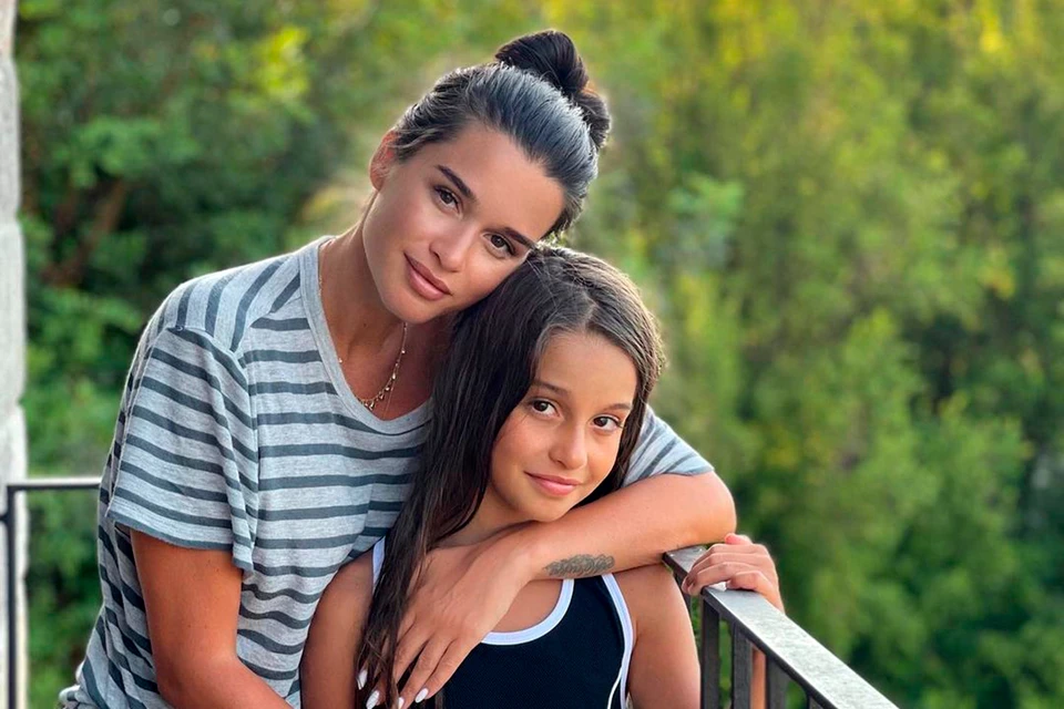 Ксения Бородина отдала старшую дочь Марусю в гимназию имени Примакова. Младшая дочь телеведущей тоже будет ходить в эту школу.