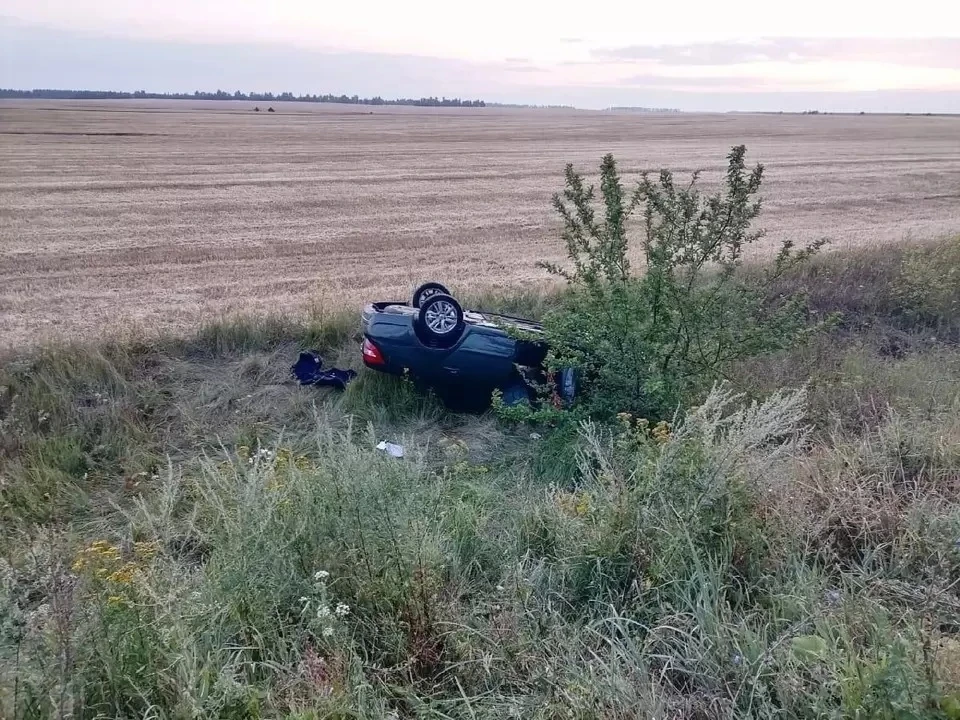 Фото с места пьяного ДТП в Ухоловском районе, в котором погибла 20-летняя девушка.