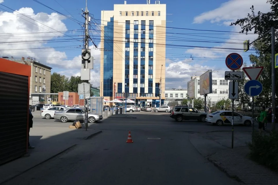 В Новосибирске, вечером 19 августа, водитель BMW сбил мужчину во дворе дома. Фото: Госавтоинспекция по Новосибирск