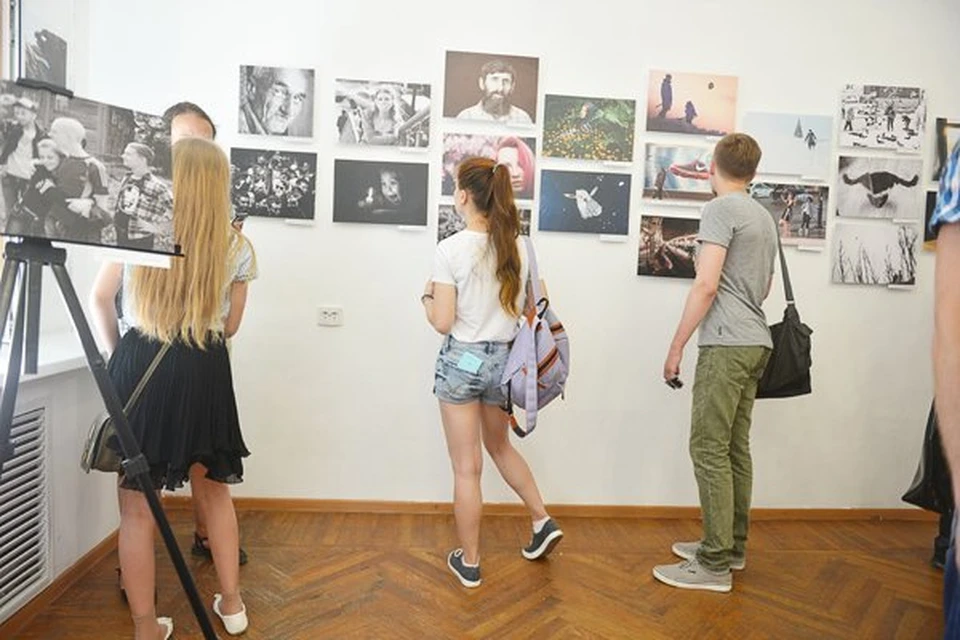 Пейзажи и человеческие судьбы покажут фотографы. Фото: Александр САФРОНОВ