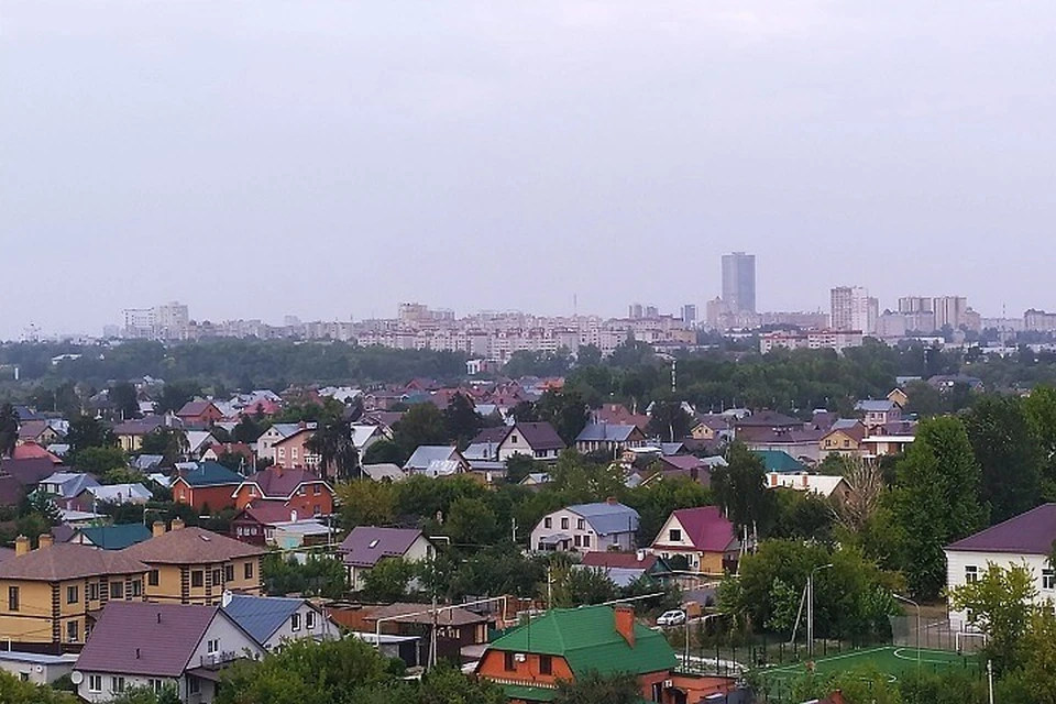 Мглу с гарью ветра несут с лесных пожаров.