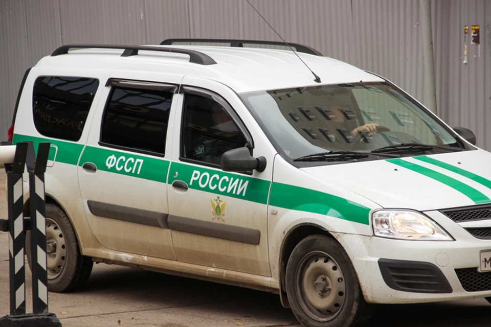 Судебным приставам пришлось догонять должника.