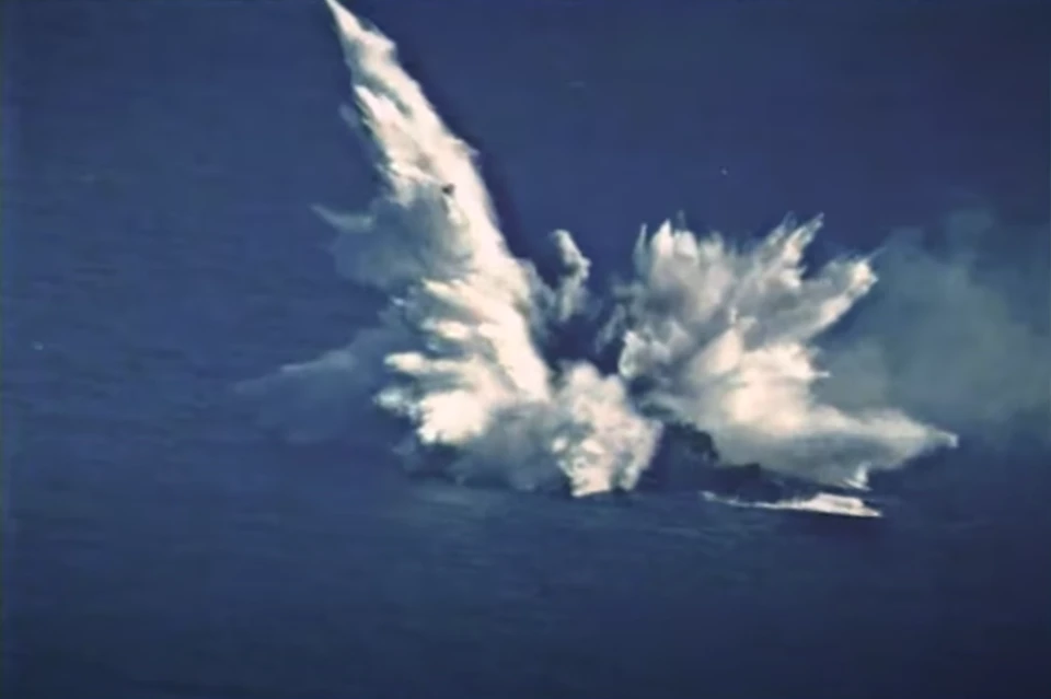 ВМС США уничтожили свой фрегат Ingraham на учениях. Фото: кадр из видео