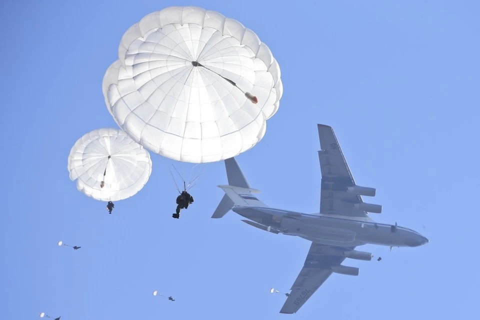 «Ростех» создал новую парашютную систему для десантирования на воду военных водолазов