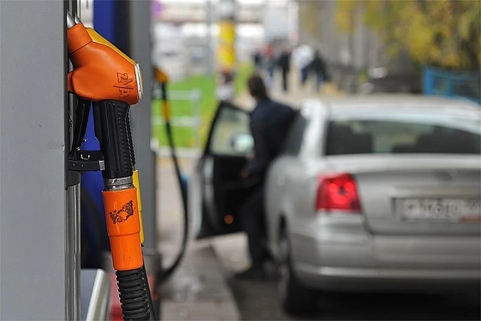 Бензин марки АИ-92 в июле у нас стоил в среднем 45,54 за литр.