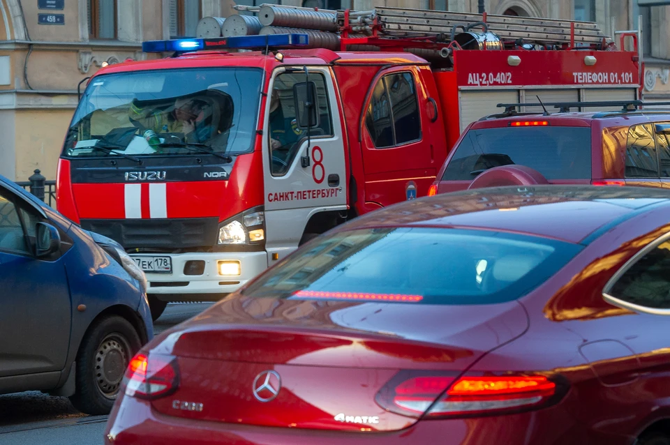 Три машины сгорели в Московском районе Петербурга