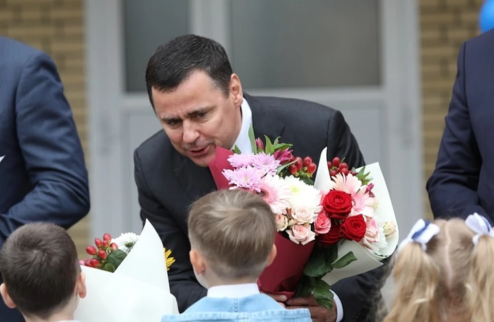 Дмитрий Миронов поздравил первоклассников с днем знаний.