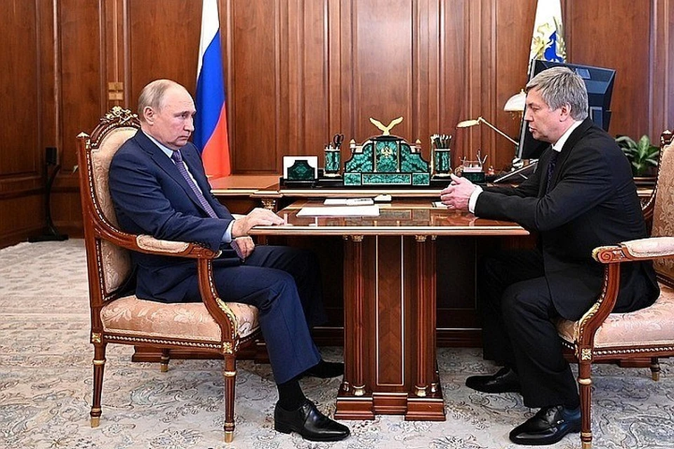 Для начала речь идет о вопросах передачи данного земельного участка в собственность города и помощи военных в его рекультивации, в частности, расчистке территории саперами. Фото: kremlin.ru