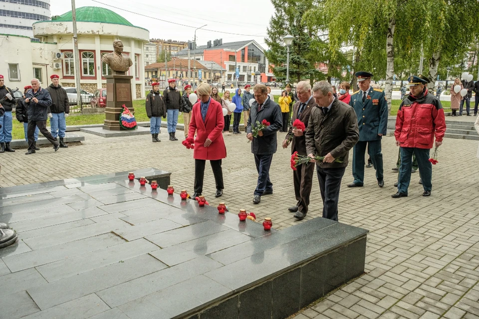 В память о погибших к обелиску возложили цветы. Фото: zsko.ru