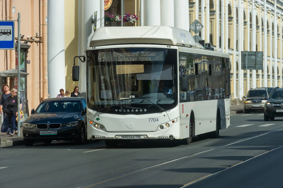На востребованных маршрутах в Петербурге пустят дополнительные автобусы