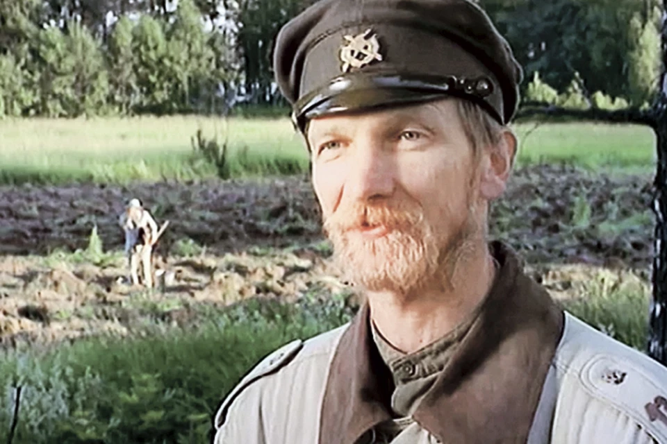 В «Особенностях национальной охоты» Бычков сыграл егеря Кузьмича. Фото: Кадр из фильма.