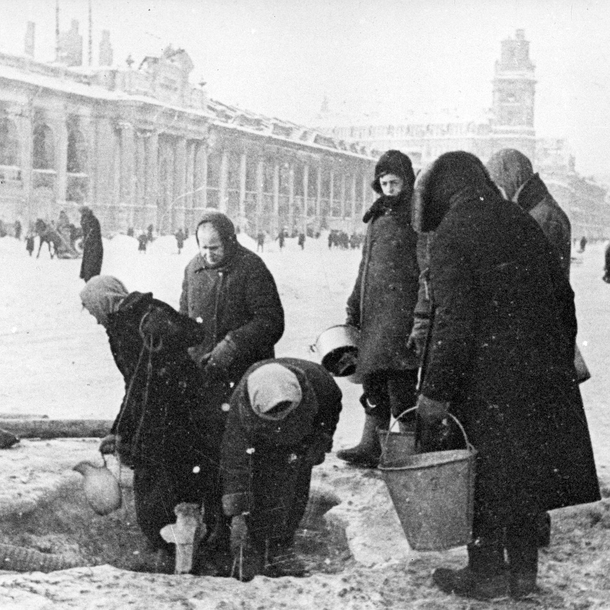 Гоблин и Стешин о Блокаде: Так надо было сдать Гитлеру Ленинград? Или  держать город ценой миллиона голодных смертей? - KP.RU