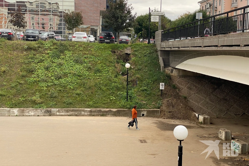 В Рязани размыло склон Лыбедского бульвара у Брессюирского моста.