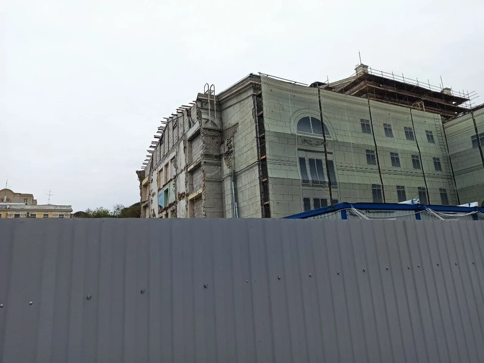 Сейчас историческое здание закрыто на реконструкцию