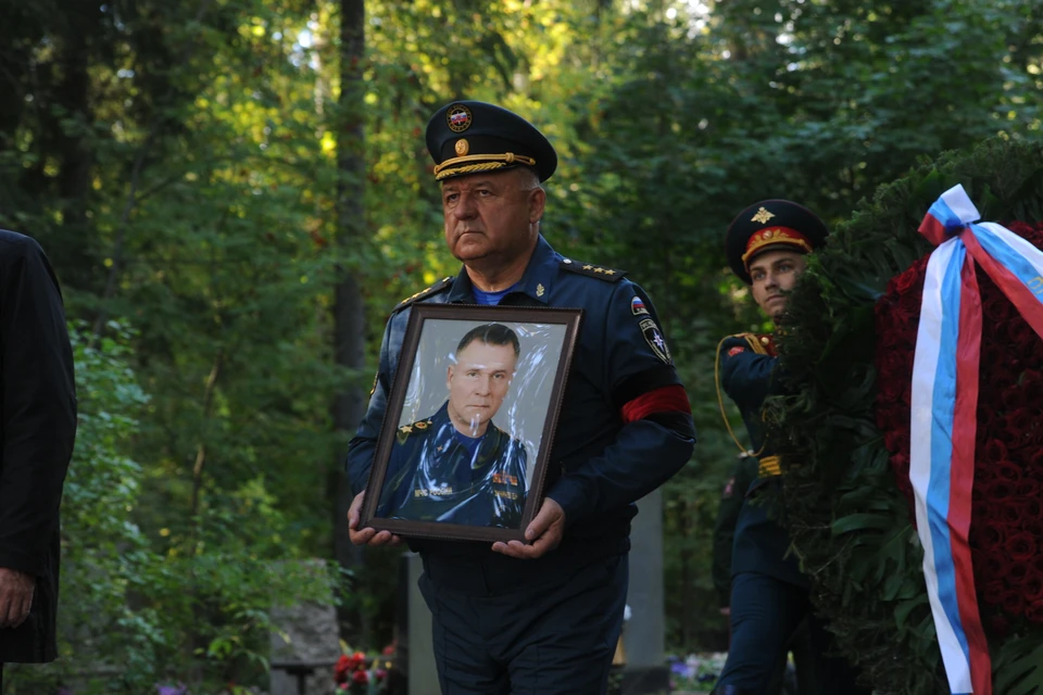 В Петербурге похоронили главу МЧС Евгения Зиничева.