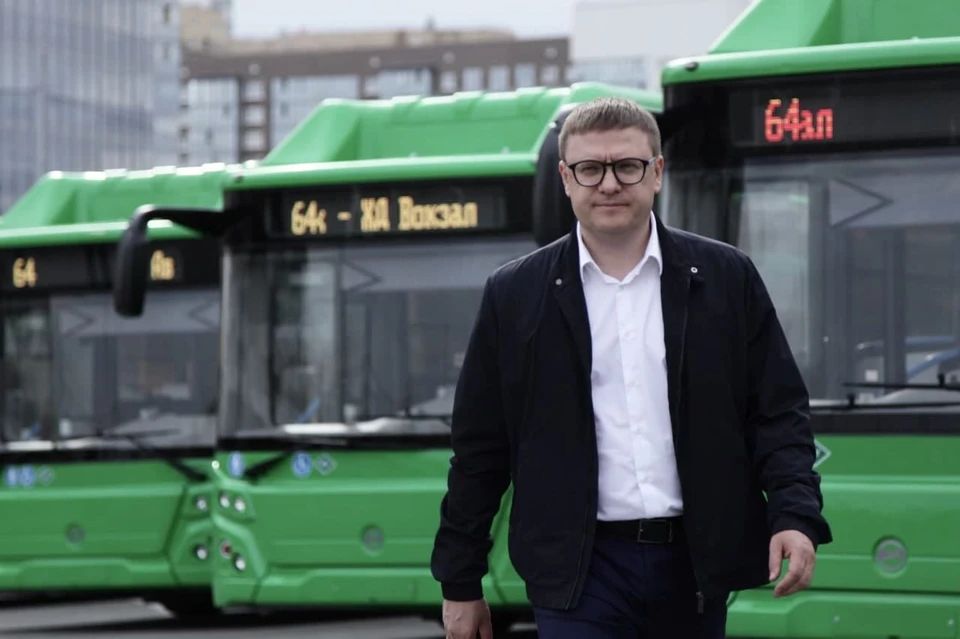 Губернатор осмотрел новые автобусы, которые пришли в Челябинск. Фото: gubernator74.ru
