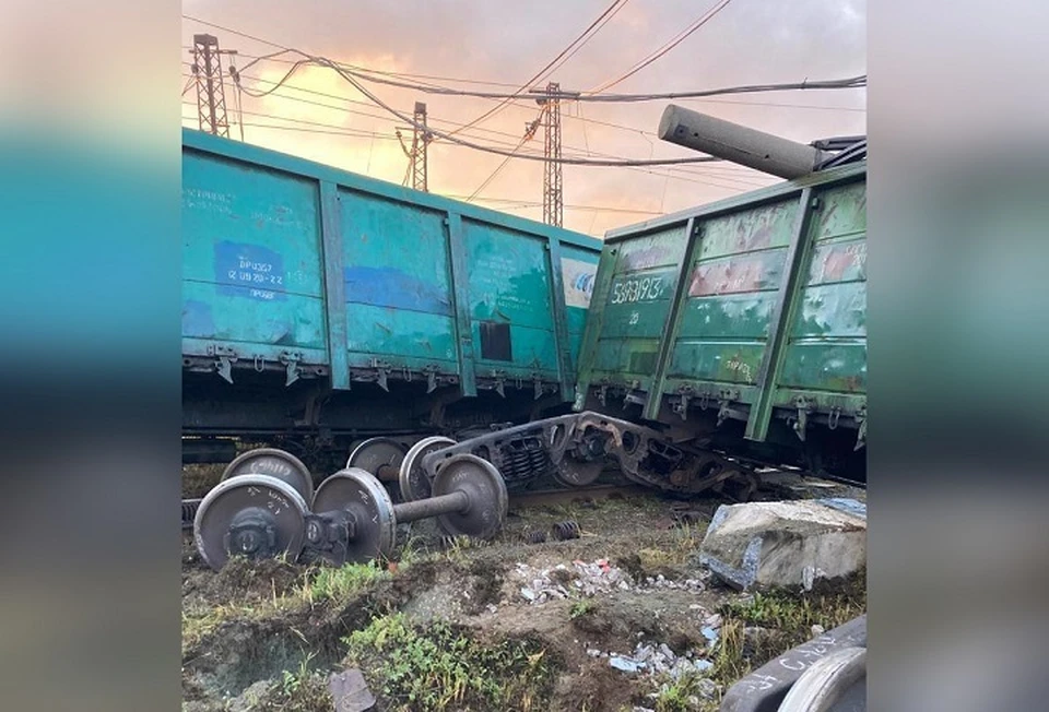 Три вагона сошли с рельсов 16 сентября около 03:50. Фото: Уральская транспортная прокуратура