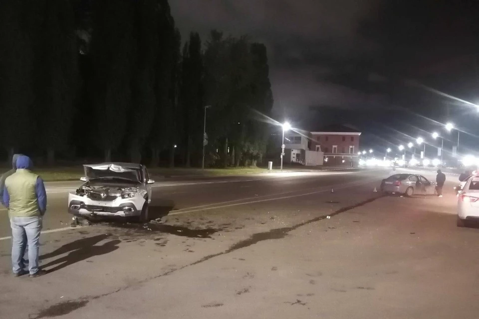 Водитель автомобиля BMW при повороте налево не уступил дорогу встречной машине.