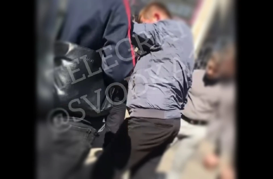 Заглядывавший под юбки иркутянок извращенец задержан полицейскими. Фото:@svodka38