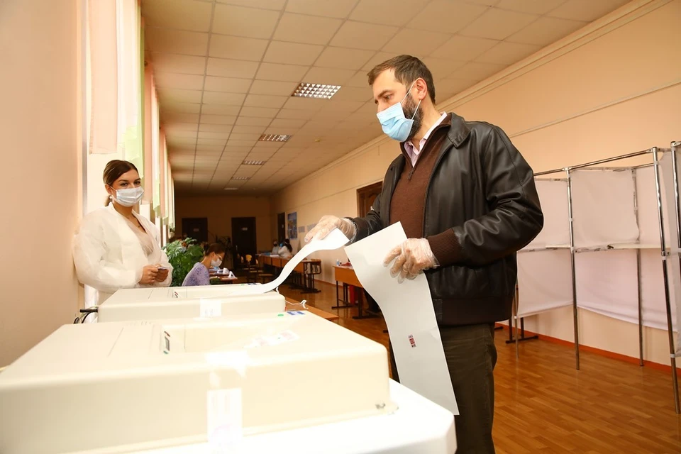Александр Ведерников принял участие в голосовании на выборах депутатов Госдумы.