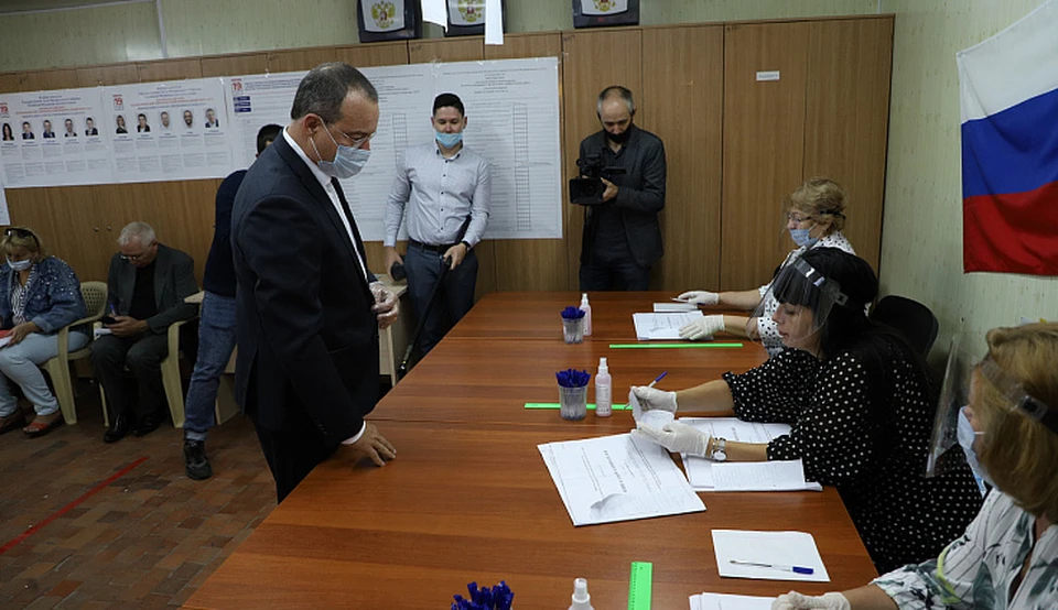 Спикер кубанского парламента Юрий Бурлачко проголосовал на выборах депутатов Госдумы России