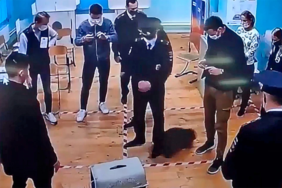 В Москве на участок голосования принесли енота.