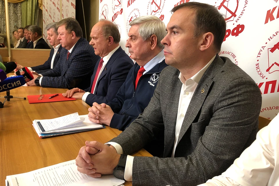 Руководство КПРФ в выборном штабе партии.