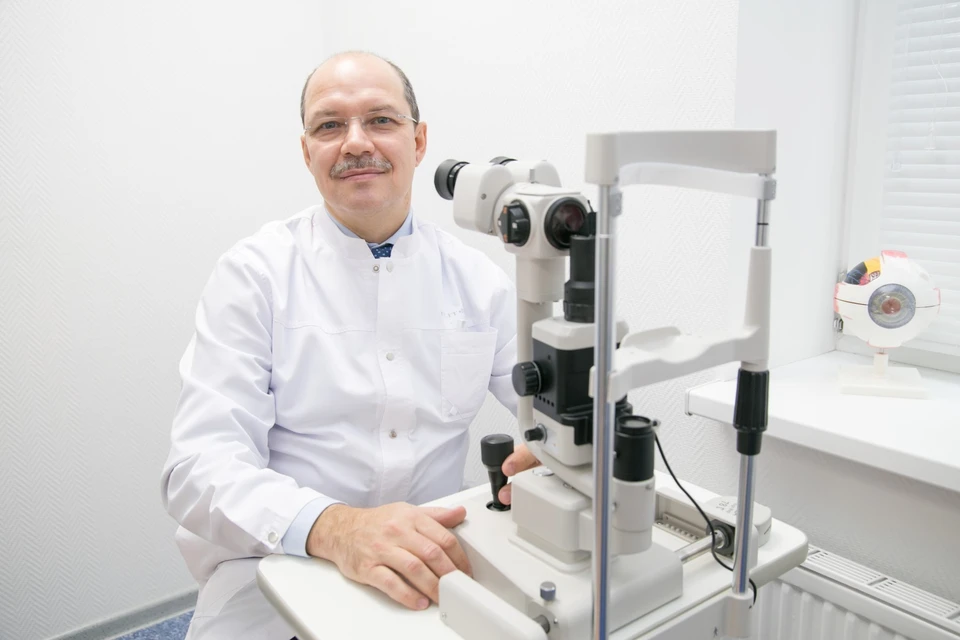 Романенко Борис Витальевич – главврач клиники микрохирургии "ГЛАЗ", офтальмохирург с более чем 30-летним стажем работы в зарубежных и российских клиниках