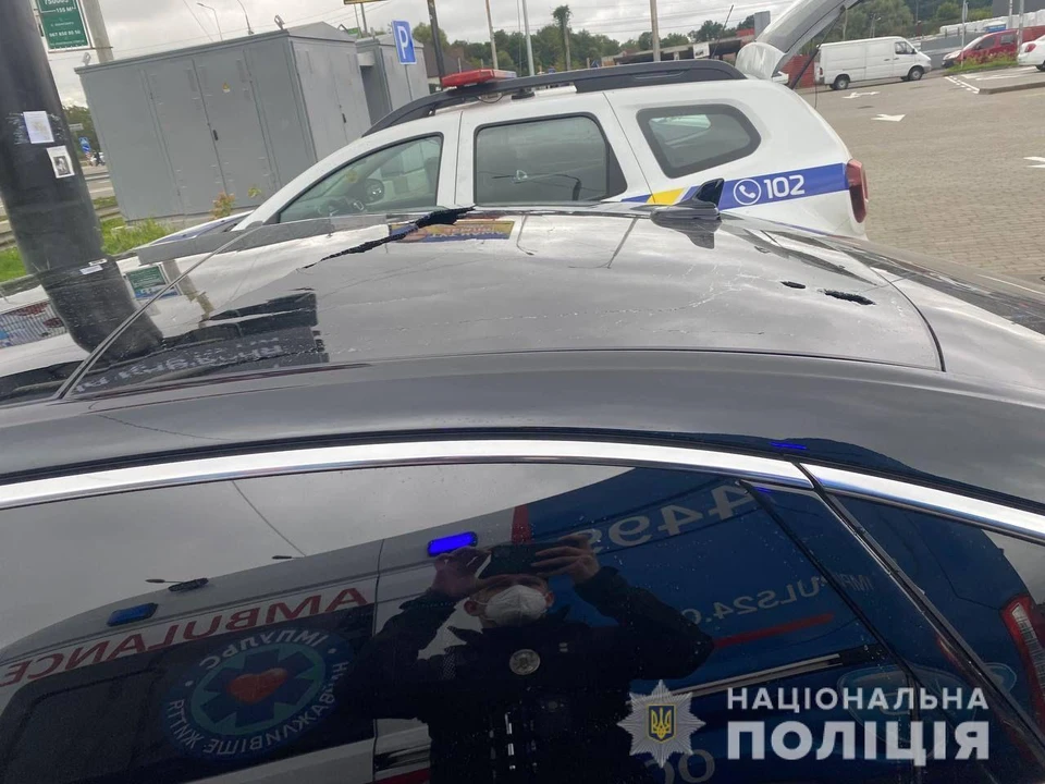 По машине выпустили свыше 10 пуль / Фото: полиция Украины