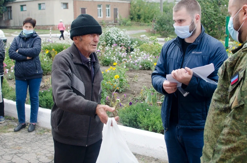 Общественники быстро отреагировали на запрос и отвезли все необходимое нуждающимся людям. Фото: ОД «Донецкая Республика»