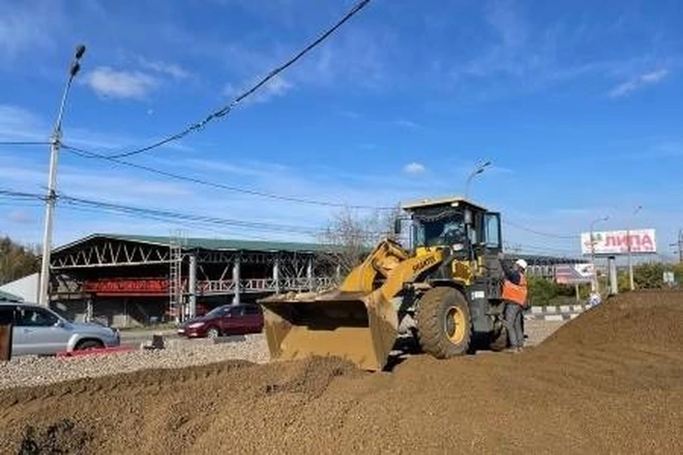 Асфальтирование автомобильных подходов к путепроводу по улице Джамбула началось в Иркутске. Фото: администрация Иркутск