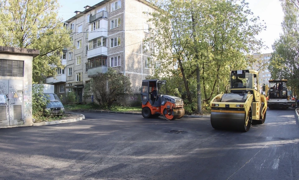 В Смоленске ремонт межквартальных проездов вышел на финальную стадию. Фото: пресс-служба администрации города Смоленска.