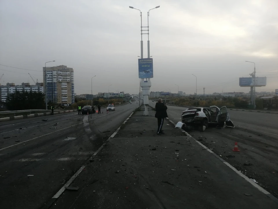После аварии водитель, выехавший на красный, сбежал.