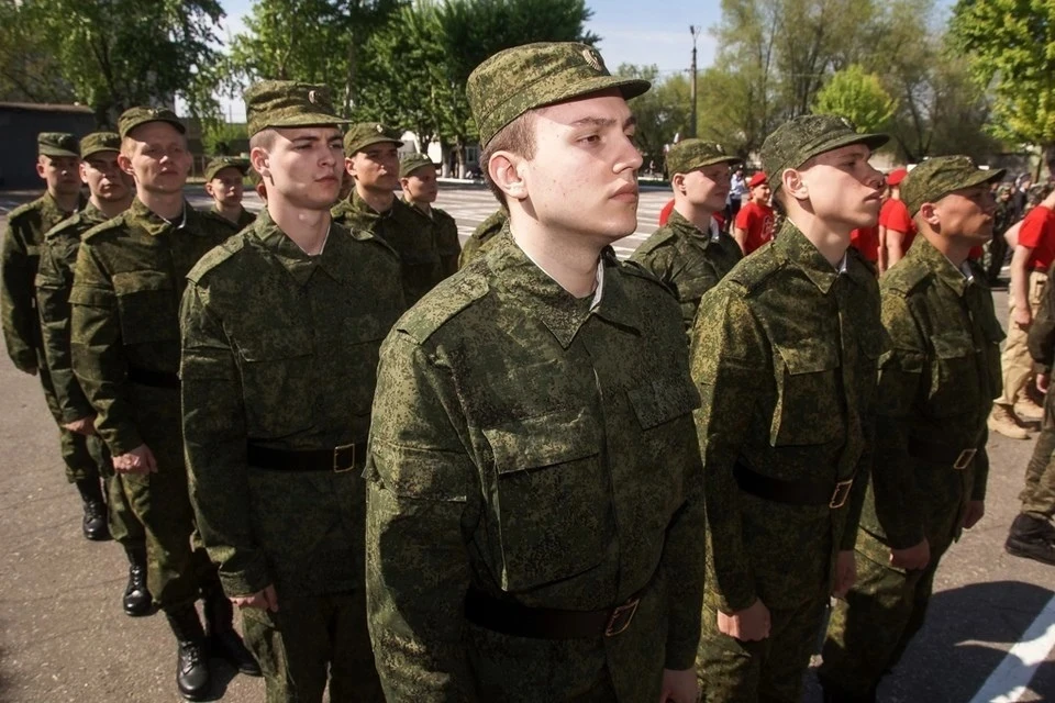15 молодых людей направят в Президентский полк