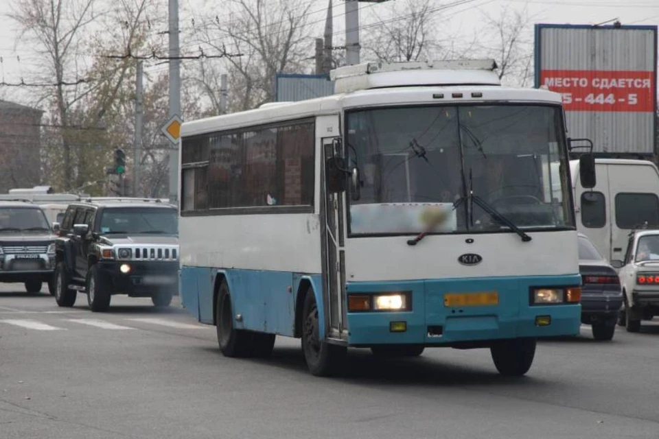 Маршрутчик из Улан-Удэ не выпускал 15-летнюю школьницу из автобуса, пока за нее не заплатила другая пассажирка