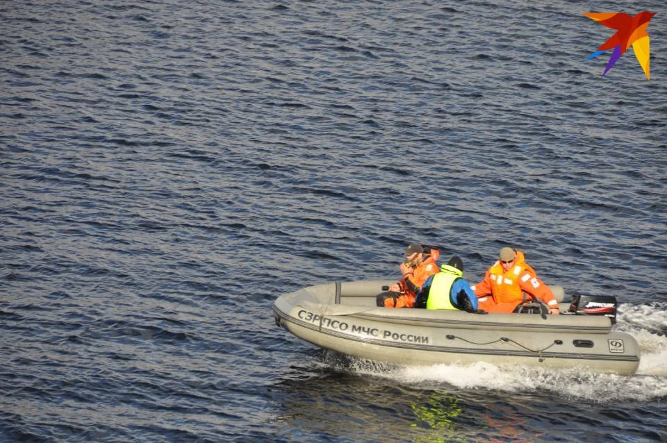 В районе Белого моря, где стало тонуть судно "Фаворит", идет поисково-спасательная операция.