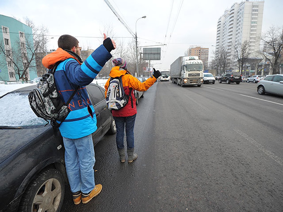 Двое россиян, мечтающих объехать страну автостопом, попали в рабство в  Дагестане - KP.RU