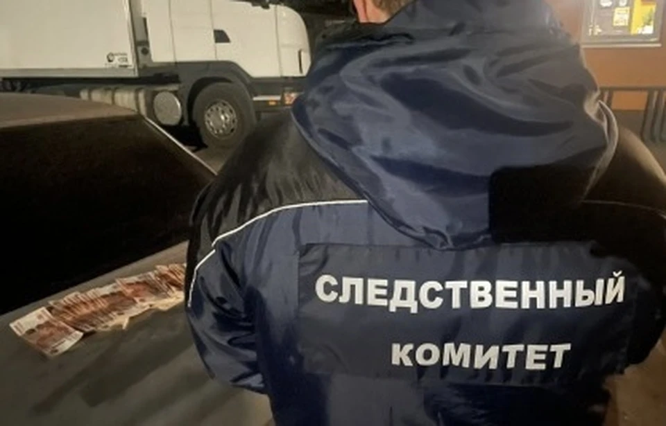 В Велиже двое мужчин задержаны по подозрению в даче взятки сотруднику полиции. Фото: пресс-служба СУ СК России по Смоленской области.