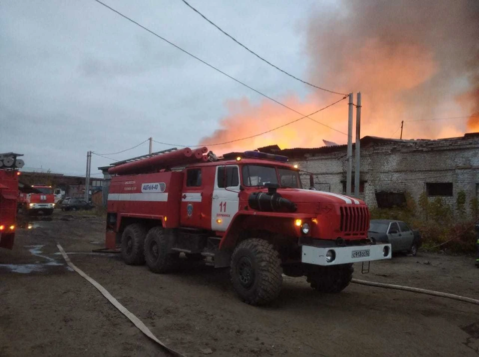 В Дзержинске загорелся склад площадью 900 квадратов Фото: пресс-служба ГУ МЧС России по Нижегородской области