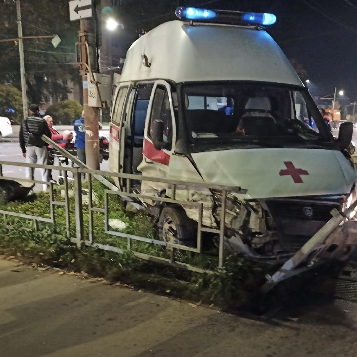 Водитель иномарки пострадала в ДТП с машиной скорой помощи в Смоленске -  KP.RU