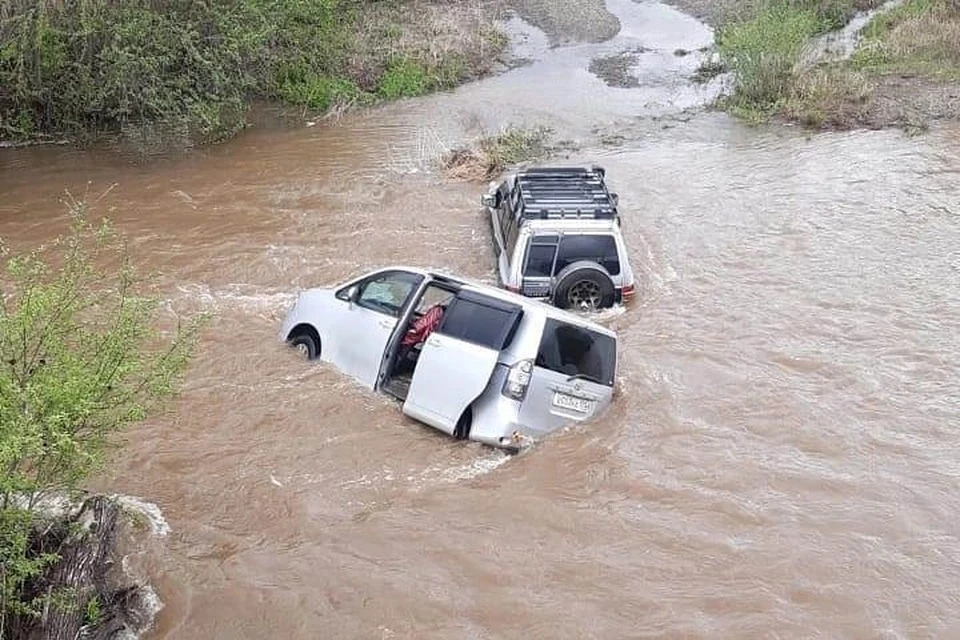 Вода вышла из берегов и отрезала туристов от цивилизации. Фото: instagram.com/dpscontrol