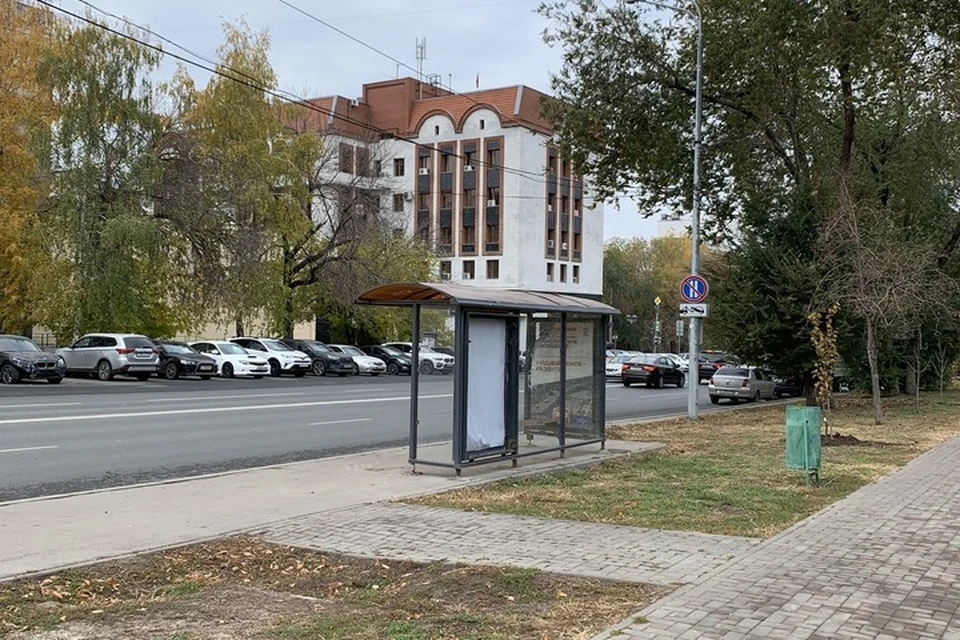Благоустроенная автобусная остановка находится возле метро "Алабинская". Фото: twitter.com/alexey_b47