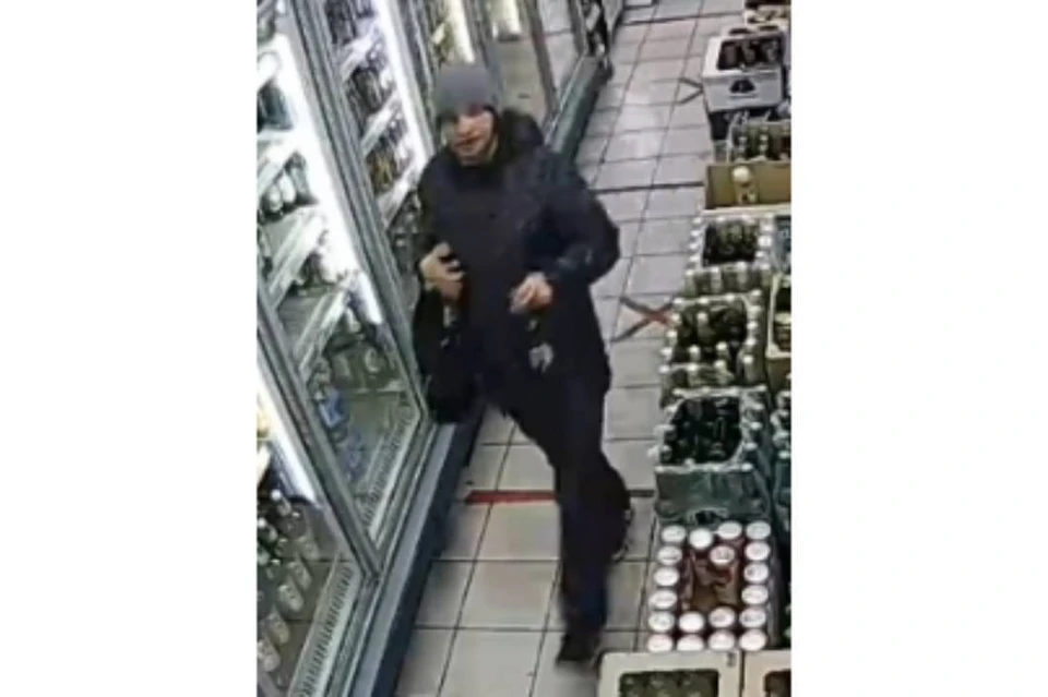Ангарчанин разбил двери магазина после отказа продать ему алкоголь после 23:00