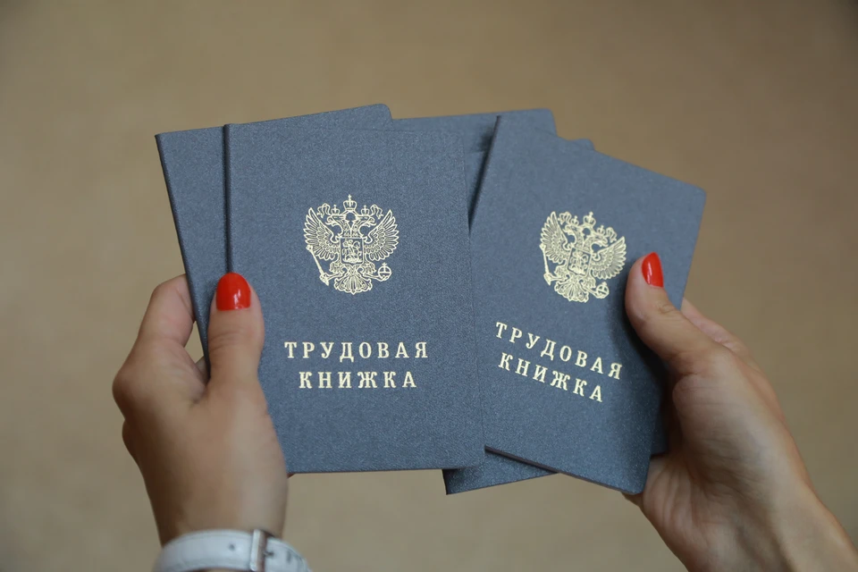 Только директор уволился, как его сокращенную должность вернули, и приняли туда другого человека.