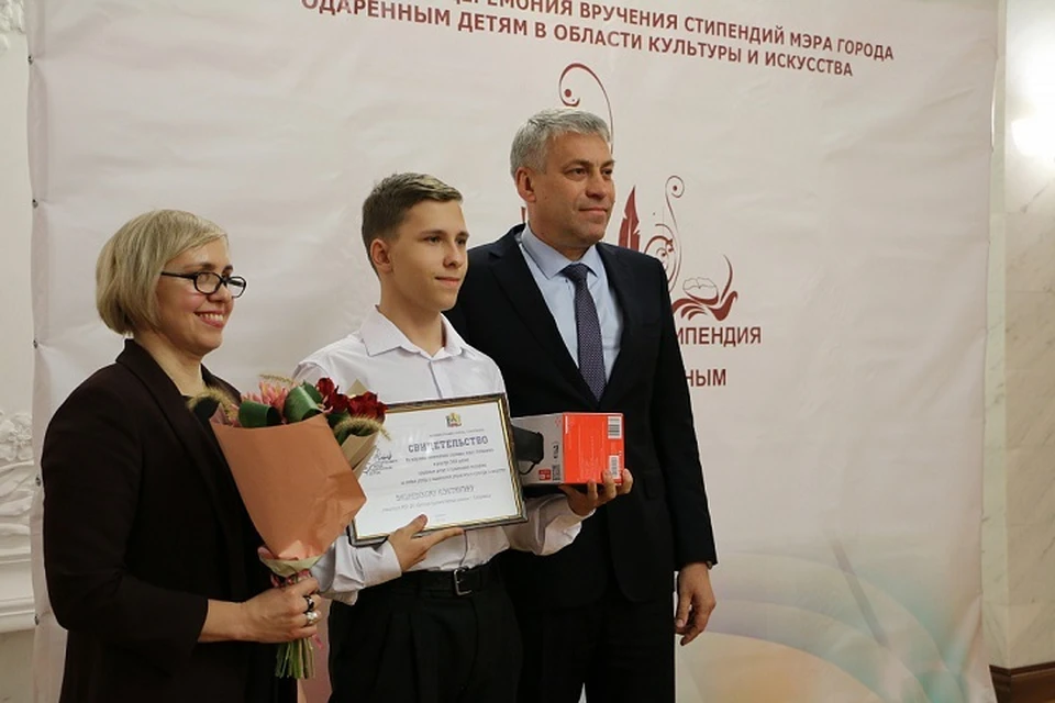 Талантливые хабаровчане получили стипендии мэра
