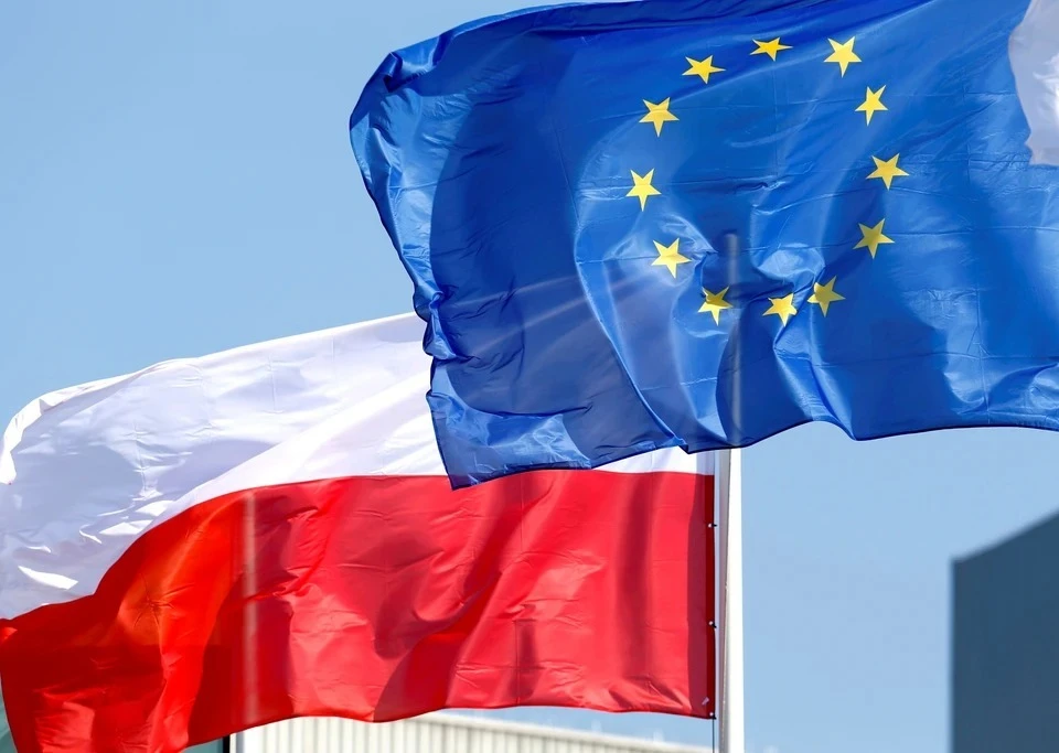 Еврокомиссия пригрозила Польше ограничением финансирования из-за отказа признать верховенство закона ЕС