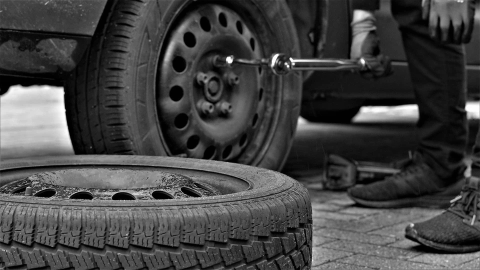 Смена резины на зимнюю позволит водителю уверенно чувствовать себя в дорожных ситуациях, связанных с неблагоприятными погодными условиями. Фото: pixabay.com